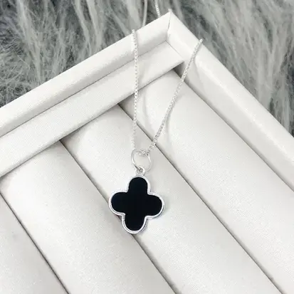 PINGENTE VAN CLEEF PRETO